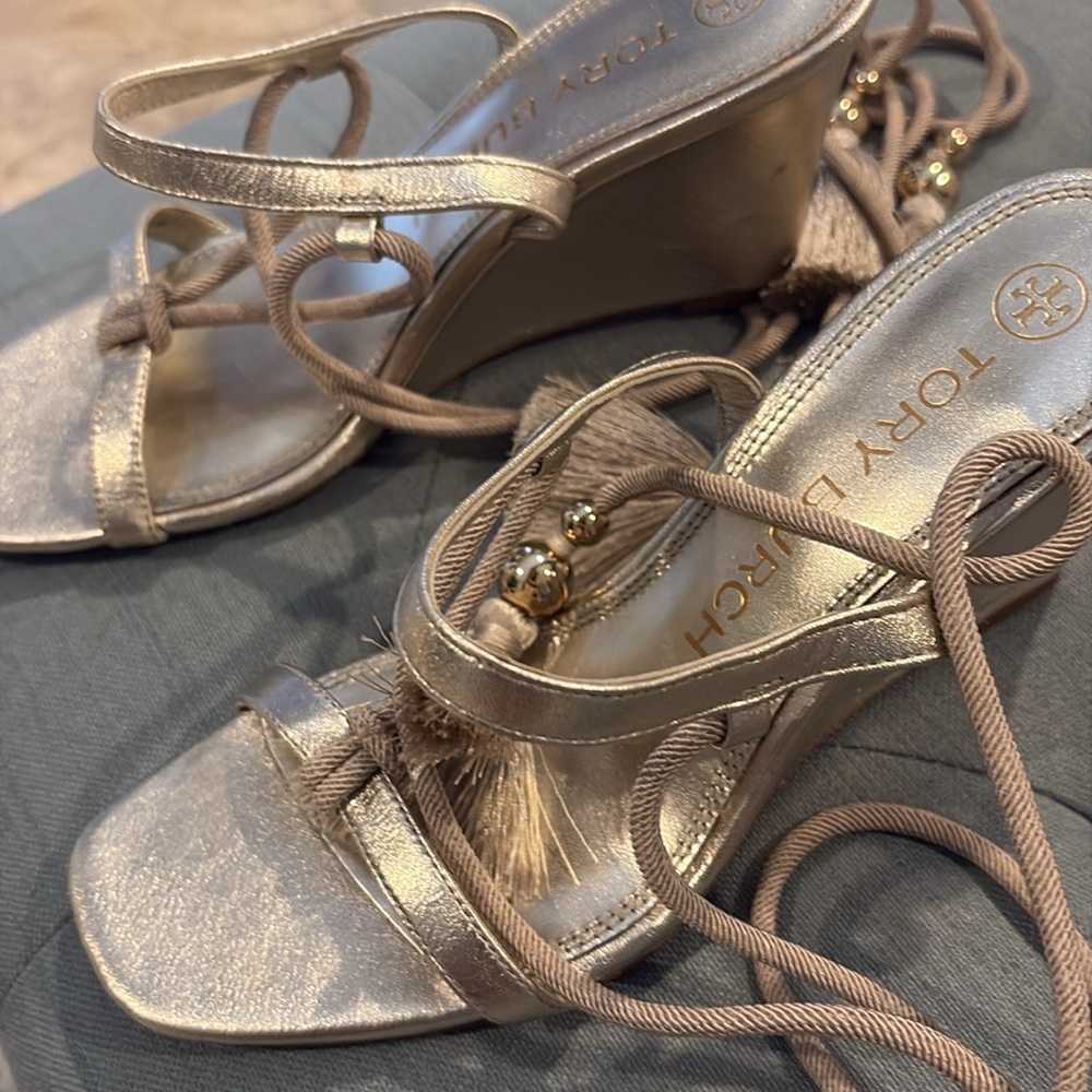 Tory Burch Metallic Gold Tassel Wedge Sandals size 7.5 M - Picture 8 of 10
